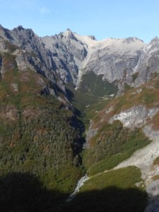 The descent route, straight down this gully at the head of the valley, 800m of continuous descent