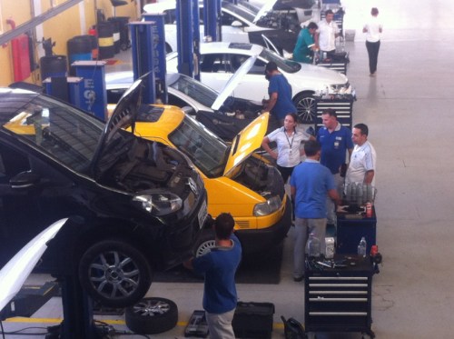 There was a little bit of interest in our strange model of van at the VW garage in Campo Grande - they had the right type of oil, but not the oil filter