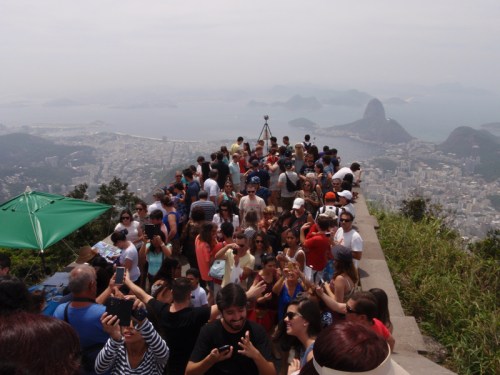Crazy crowds at the foot of the Christo Redentor statue